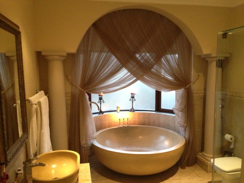 Bathrooms 1
